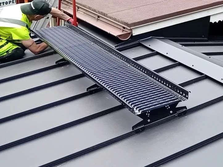 Kattoturvatuotteiden asennusta Uudellamaalla